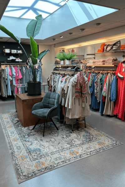 ONZE WINKEL IS EEN PLEK WAAR PERSOONLIJKE AANDACHT EN STIJL SAMENKOMEN